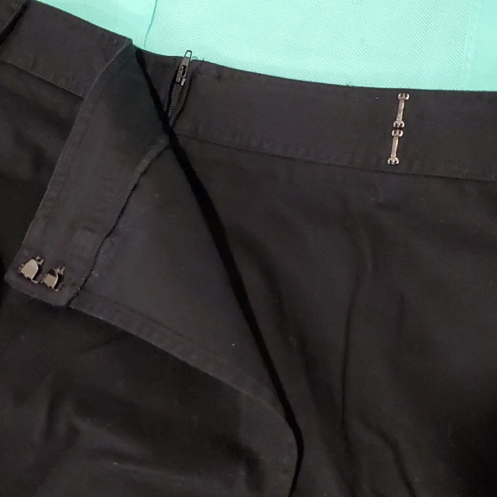 Rafaella Black skort front zipper hook closure flap sz. 16